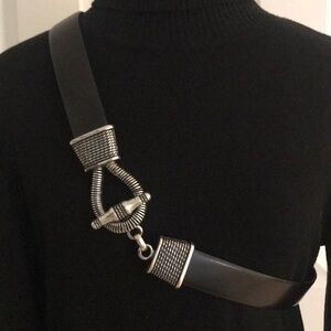 Capriani Black Leather Adjustable Belt Silver Toggle Buckle Hardware M to L